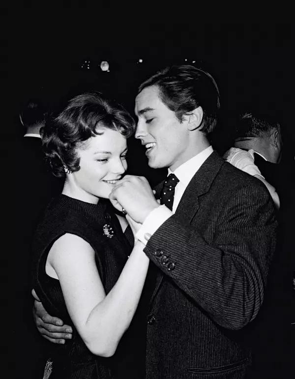 阿兰德龙颜值巅峰佐罗,阿兰德龙佐罗年轻照片