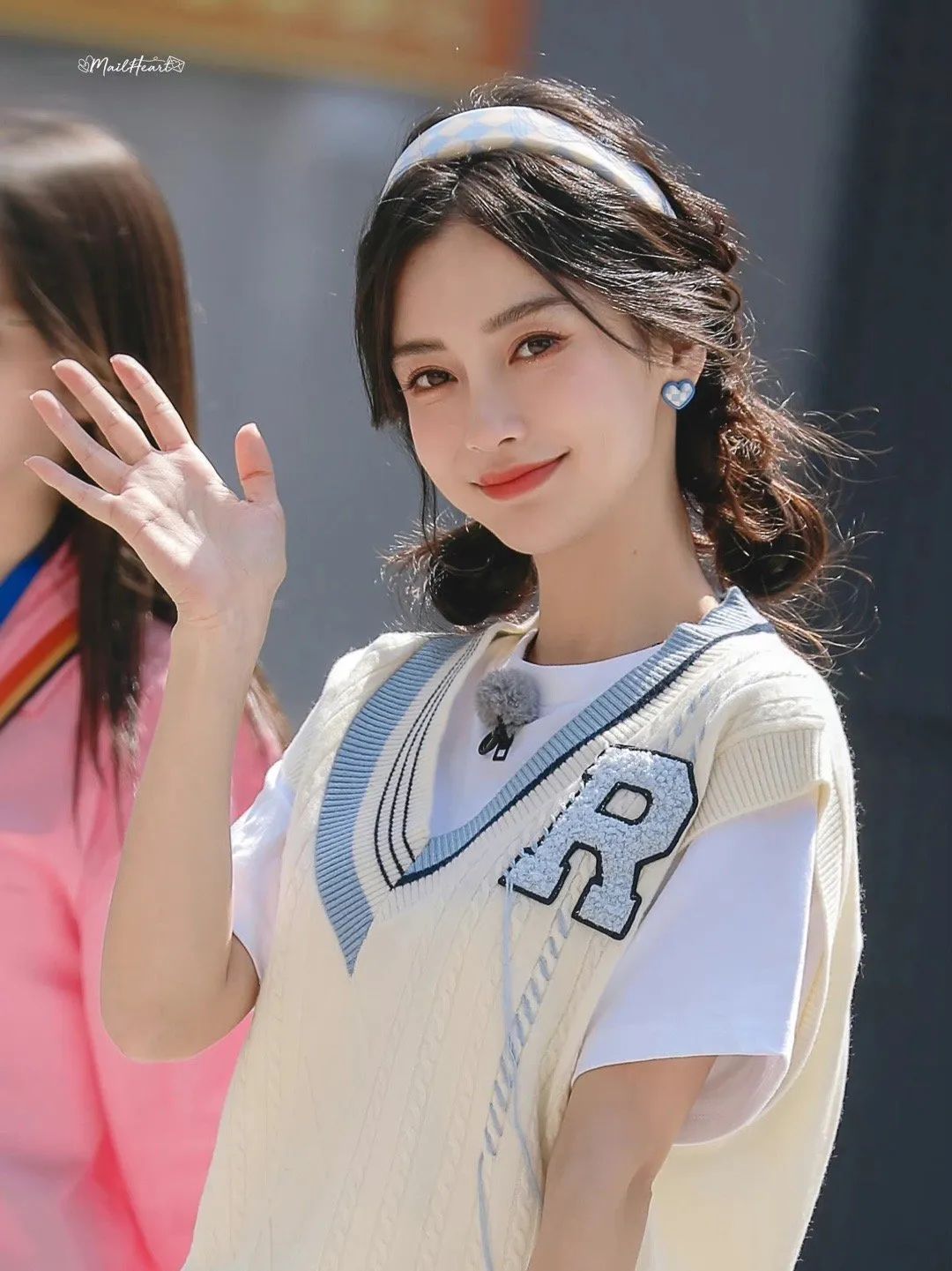 今年冬天流行显脸小的新款发型,今年流行的冬季发型减龄