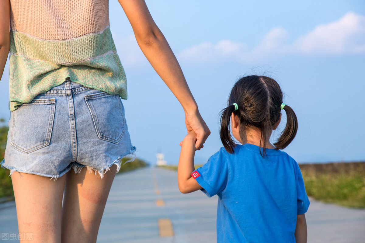 往后余生有闺蜜相伴足矣,余生的路上有两闺蜜陪着真好