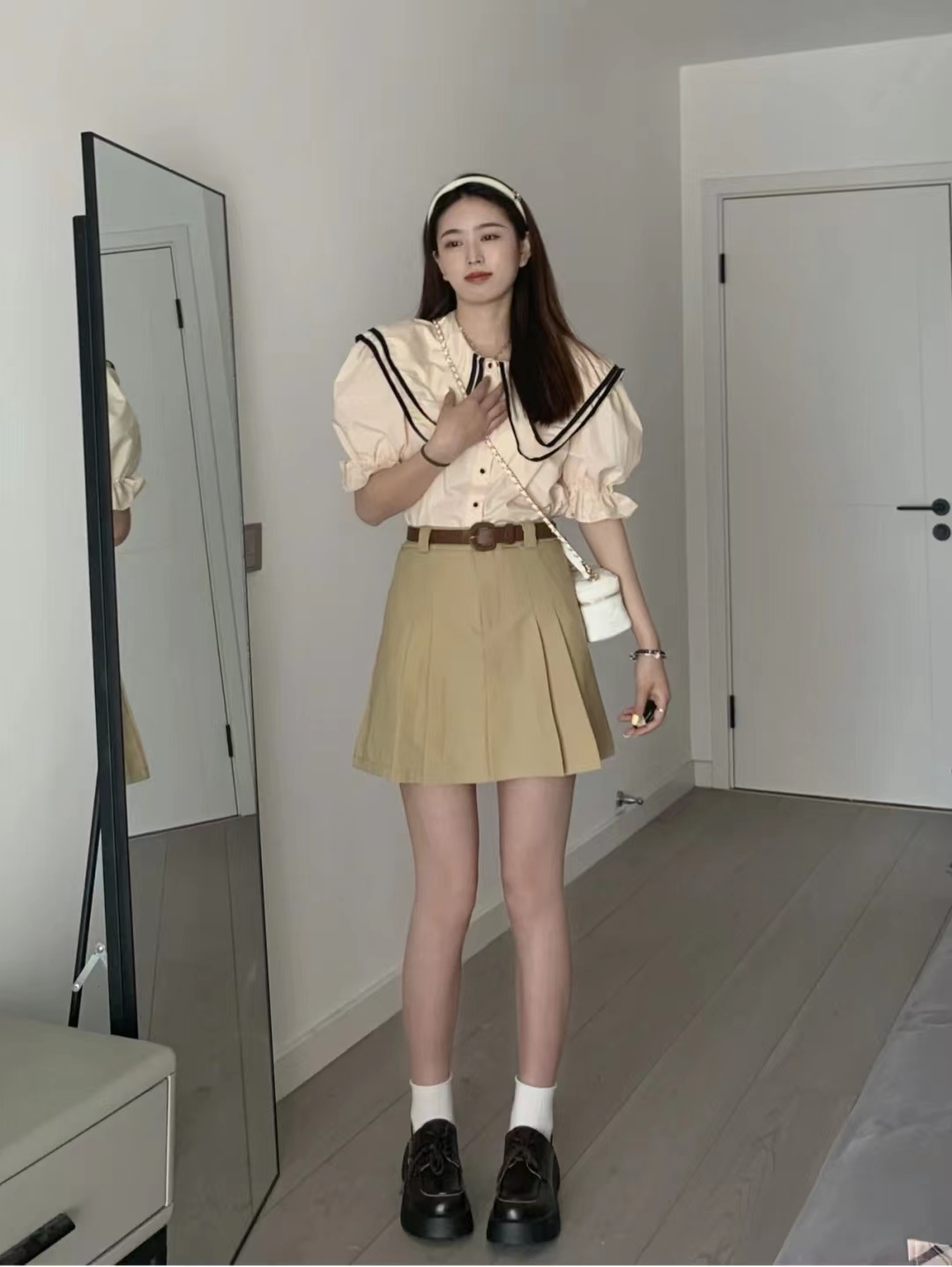 短款百褶短裙的10种搭配方法冬季,灰色短款百褶半身裙怎么搭配上衣