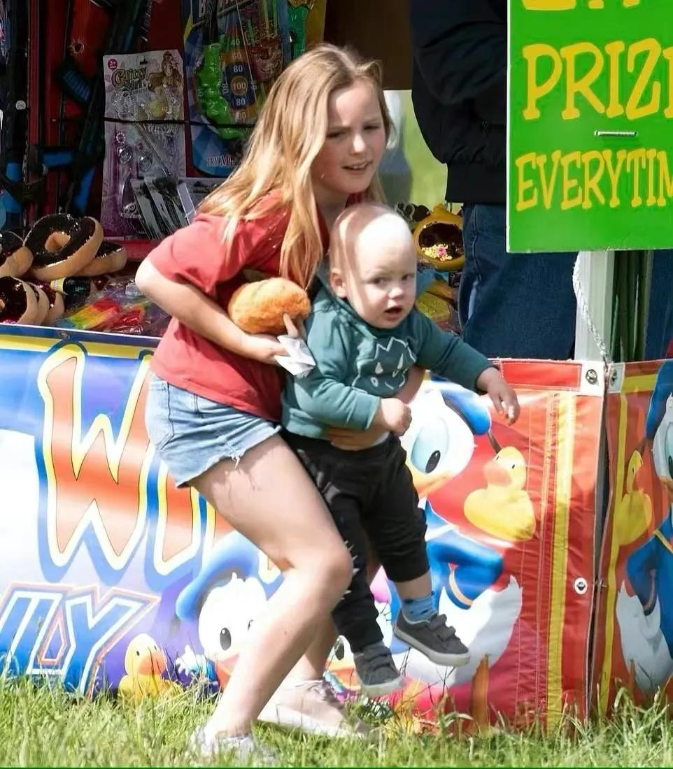 安妮的孙辈,安妮的孙女