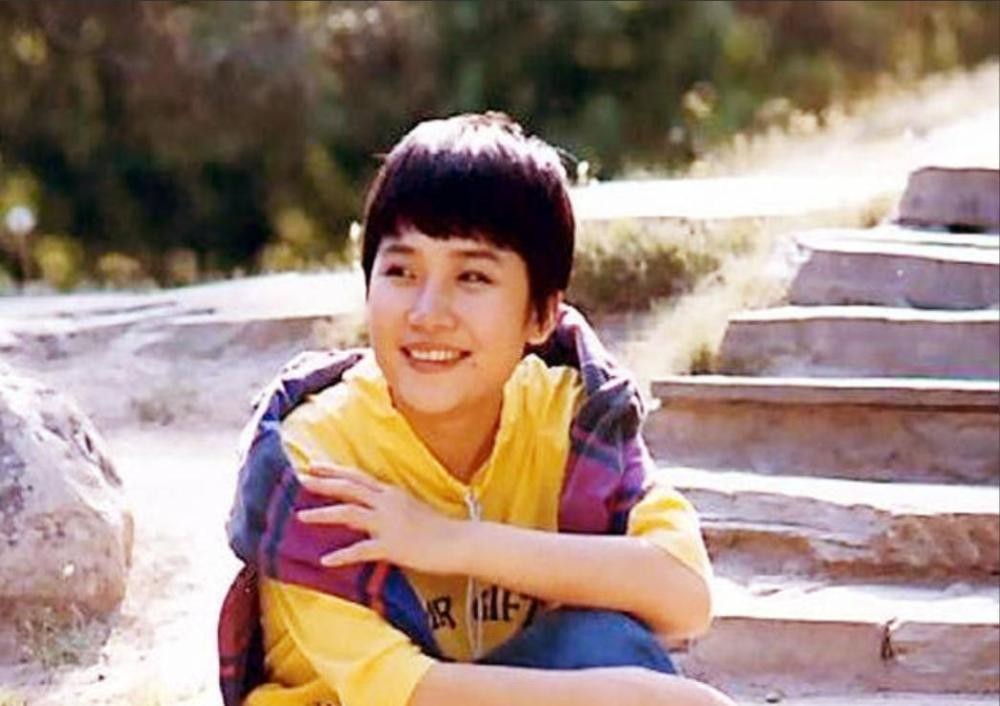 歌手李娜为何在巅峰时期出家,歌手李娜出家现状