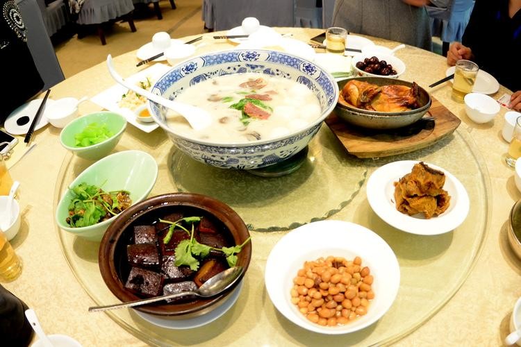 聚会适合什么菜系,人多聚会的简单好吃菜系