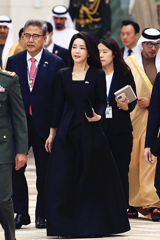 韩国第一夫人金建希着装图片,尹锡悦金建希访问阿联酋