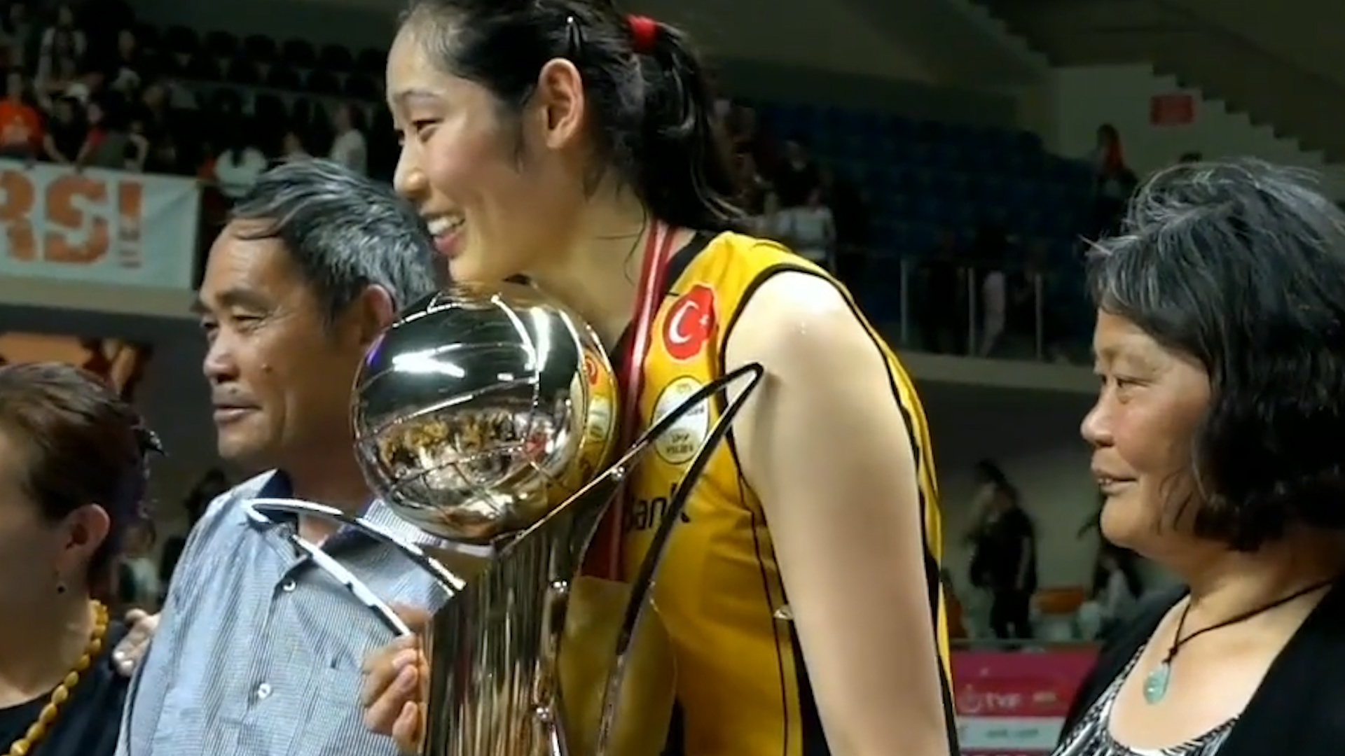 朱婷现在年薪,朱婷年薪曝光国际排坛震惊不已