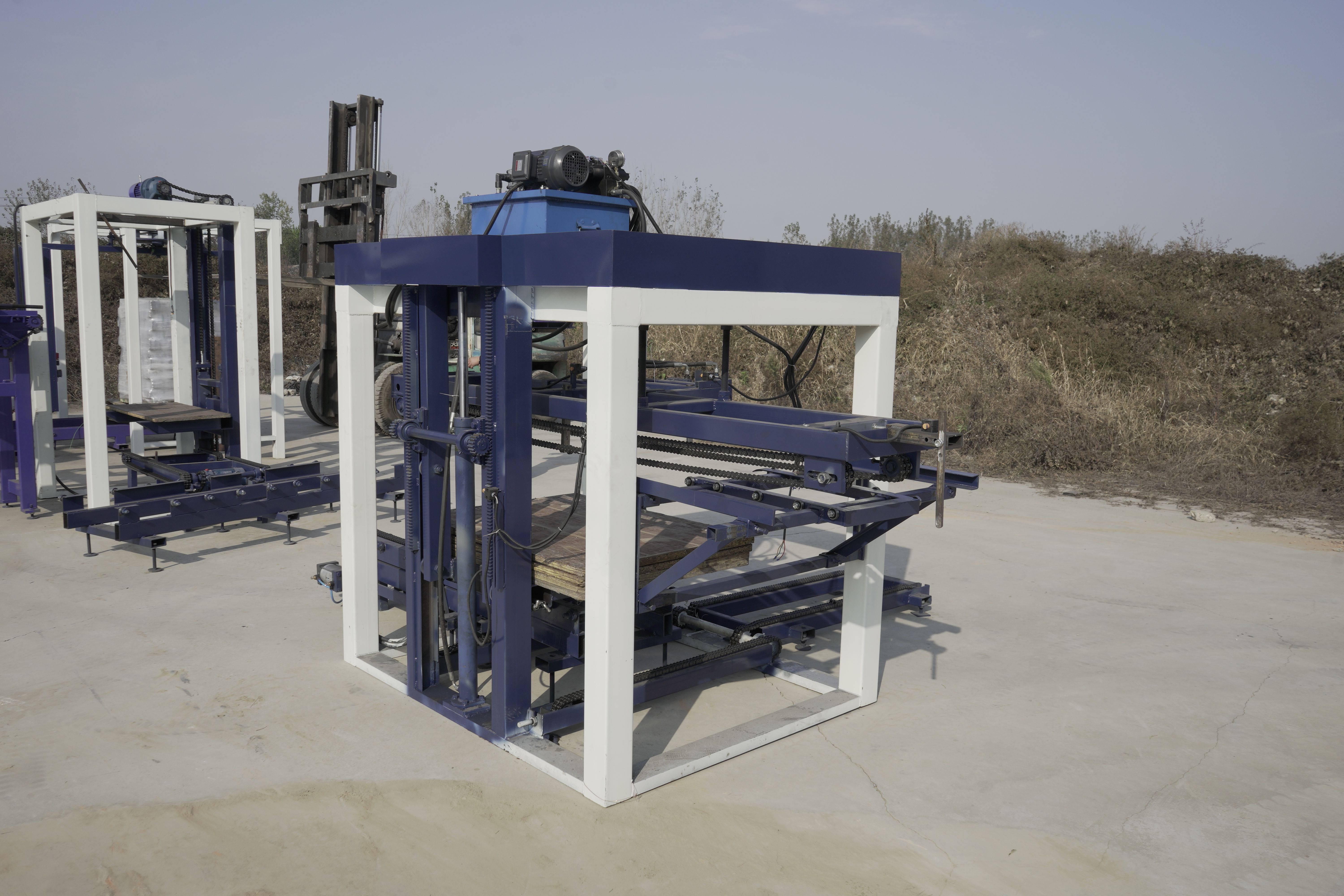 砖厂制成的空心砖能用上板机吗？