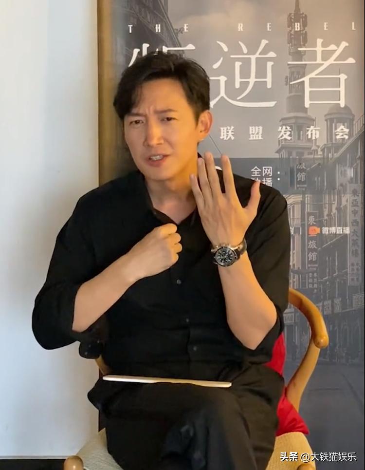 穿黑衣服的帅哥明星,10大穿白衬衫最好看的男明星