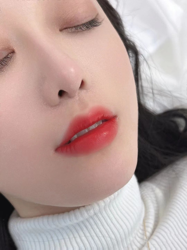 老式唇线,唇色改浅