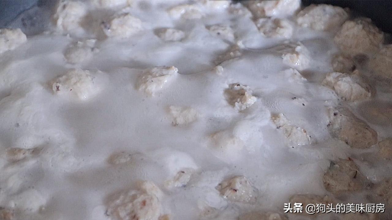 做猪肉丸子一斤肉放多少玉米淀粉,炸猪肉丸子的做法和配方的全过程
