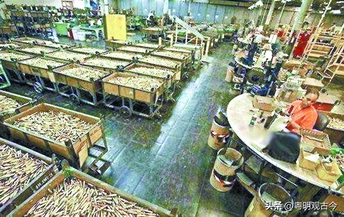 一架飞机花12亿美元，被外国轮着坑，印度是如何成为*火军**韭菜的？