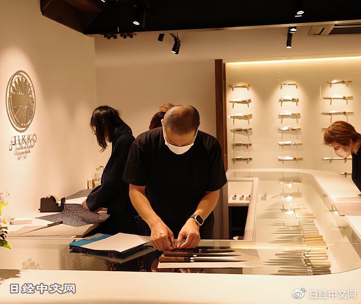 堺市菜刀商多招齐出吸引访日客买刀