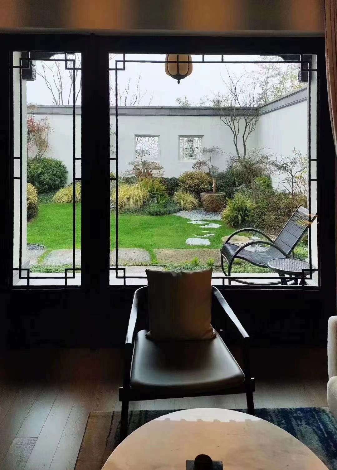 铝合金门窗上的胶怎样擦掉,门窗上的胶不粘了怎么办