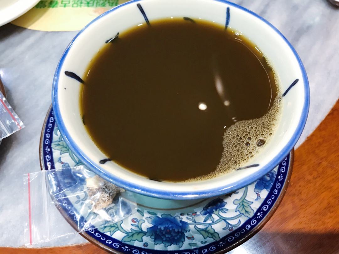 嘴上出了好多透明水泡会传染吗,嘴巴旁边起水泡是疱疹吗