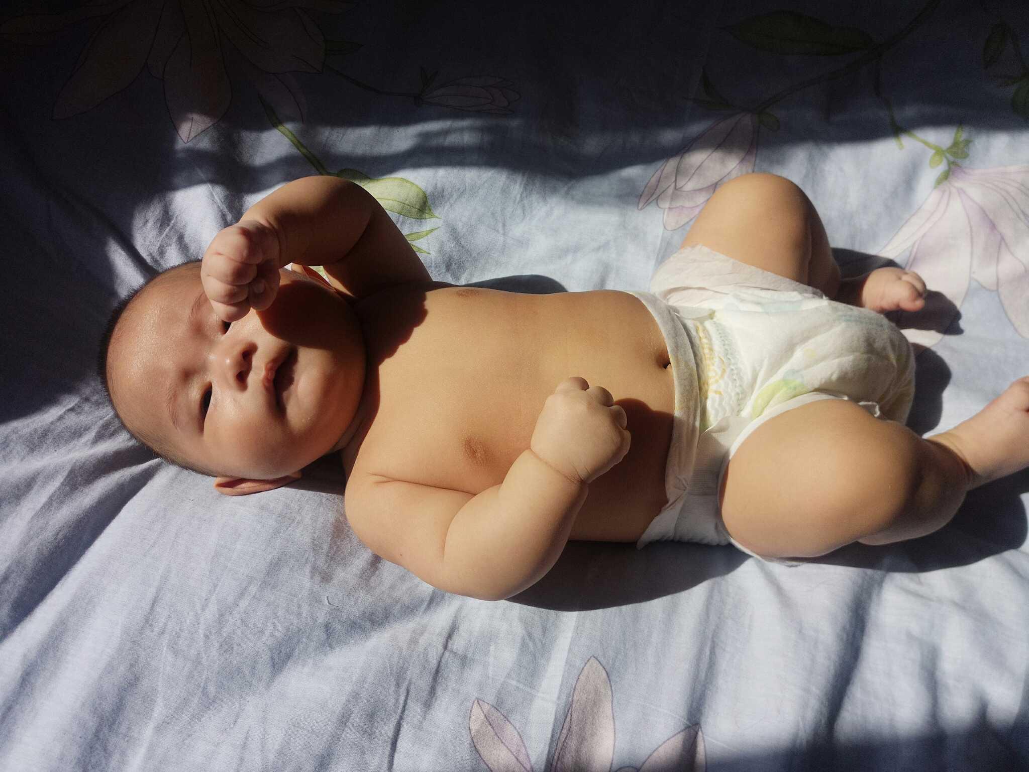 新生儿脐带掉了之后怎么护理,新生儿脐带提前掉了后怎么护理