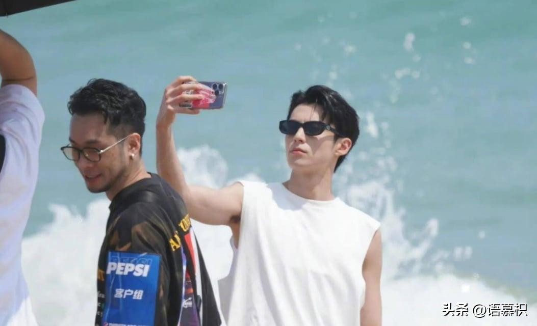 王鹤棣赵露思合照神图,王鹤棣赵露思合照