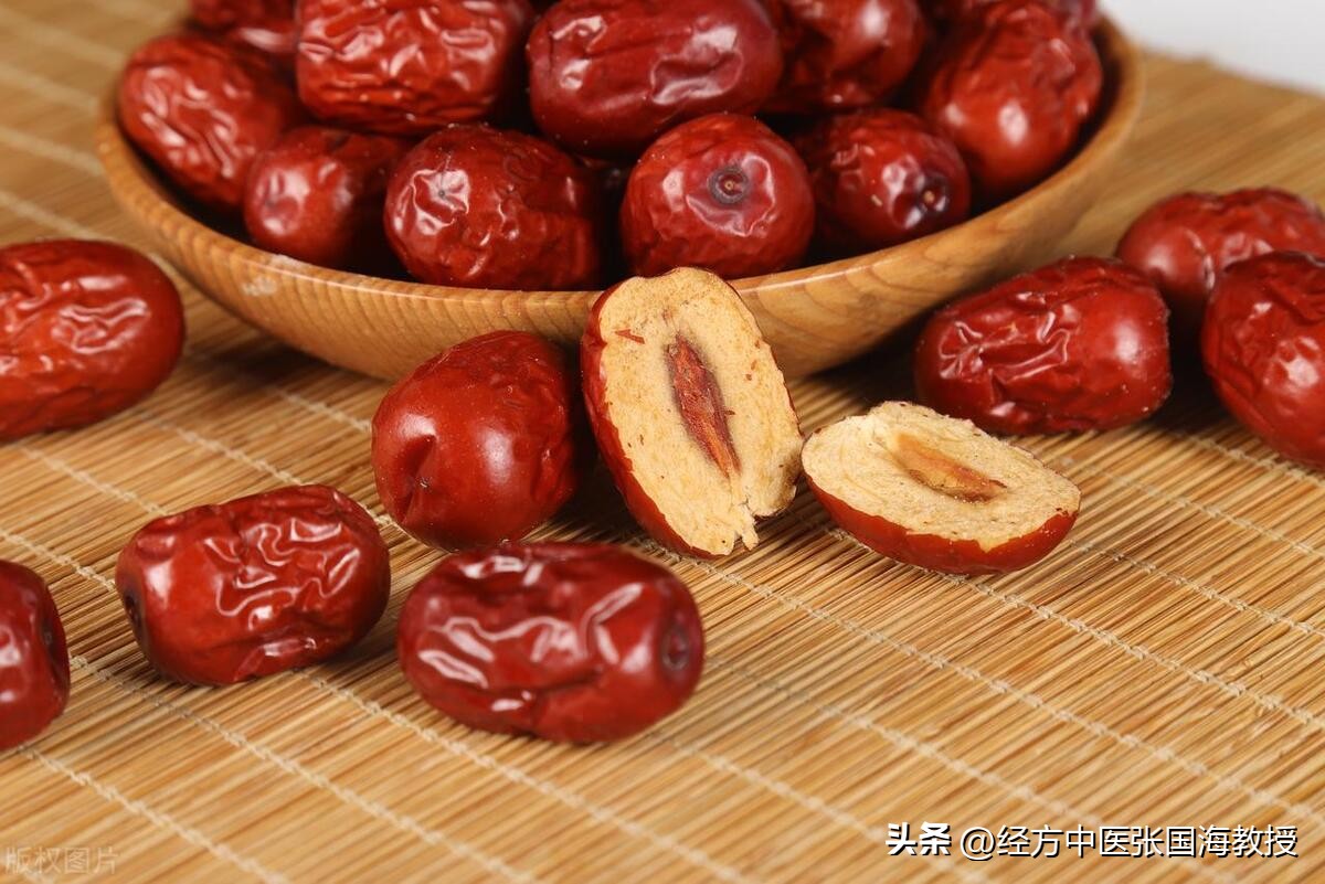 脸上容易长痘痘是体内有毒素吗,脸上有痘痘是体内有毒吗