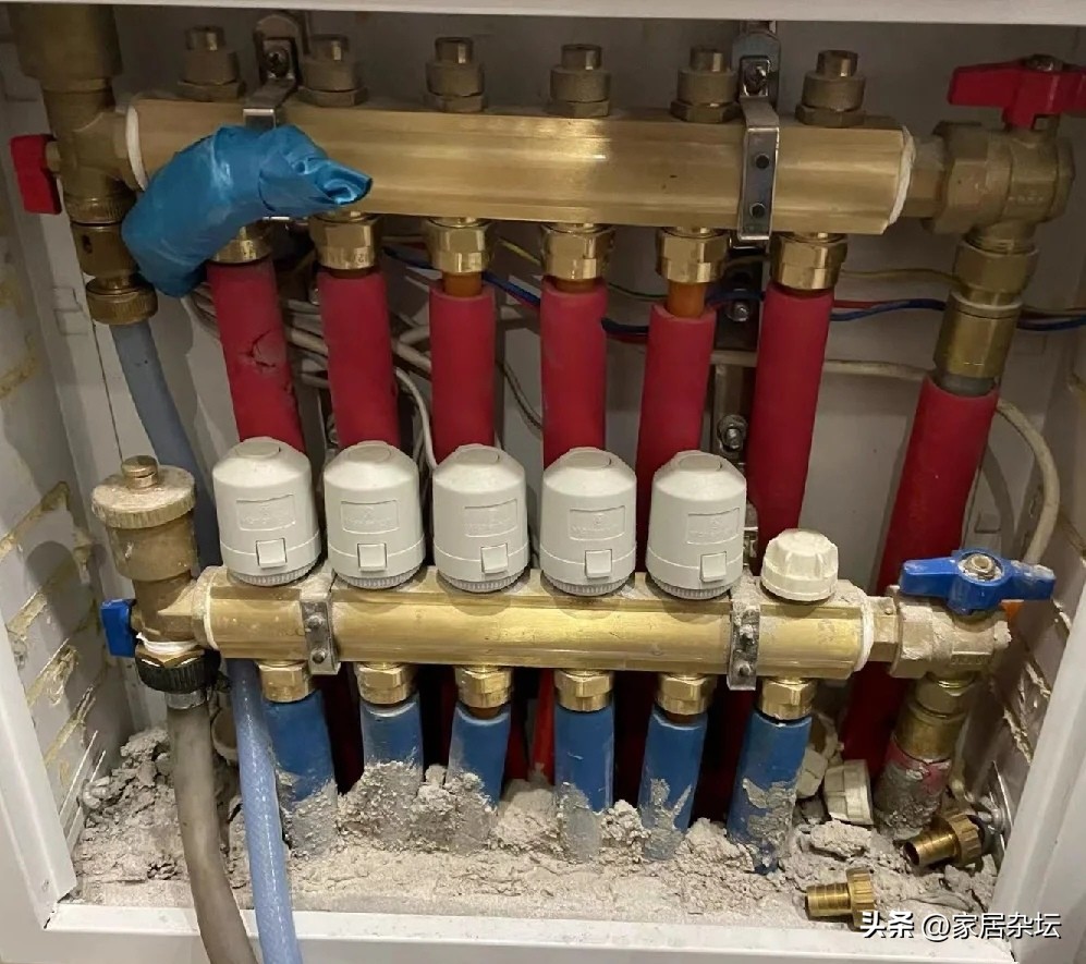 为什么邻居家比自家暖气热,同一栋楼别人家热我家冷