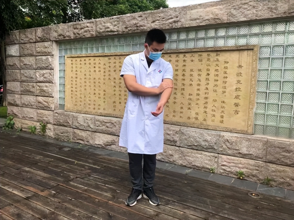 拍打筋骨拉伸操,拍打操疏通筋骨活气血