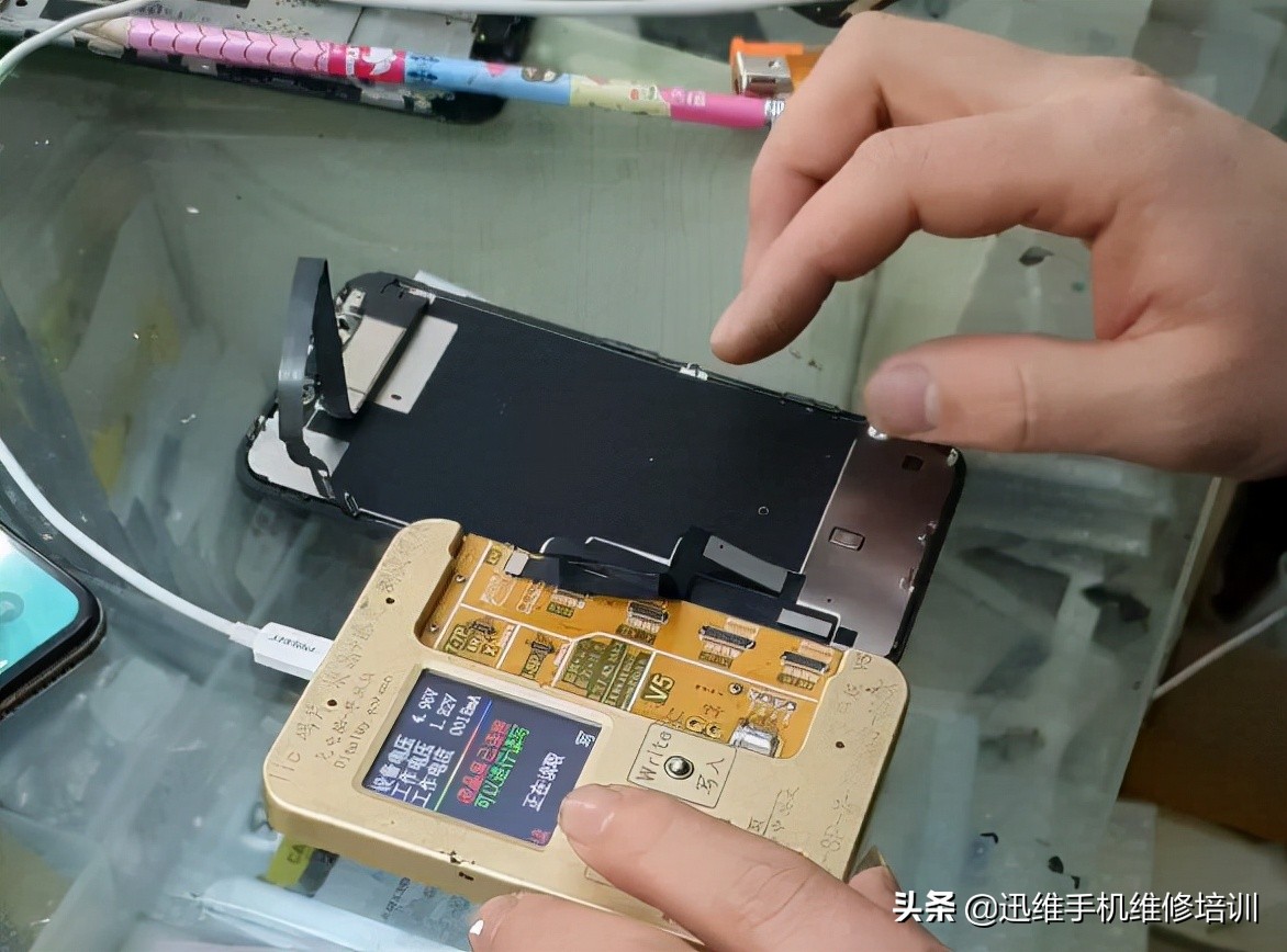 苹果手机原装屏没有原彩就是假的,iphonexsmax原装屏幕没有原彩