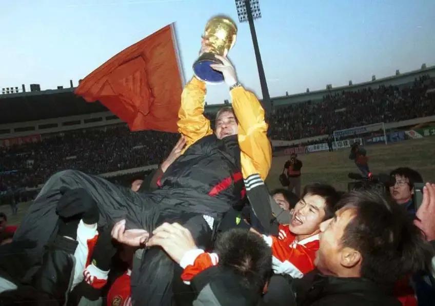 山东球迷想念您，第一次登顶的带头人，桑特拉奇先生。