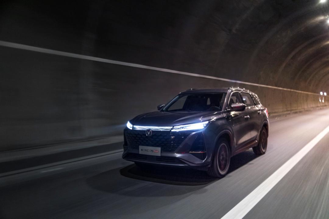 静态体验第二代长安cs75plus,第二代长安cs75plus符合你的气质