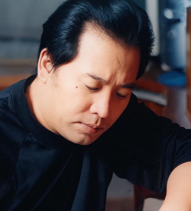 佟铁鑫：一婚娶歌手金曼生下儿子，二婚娶带娃林丹诗，如今咋样