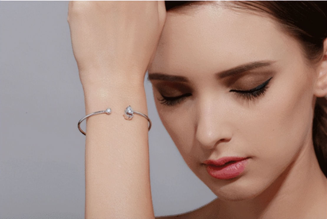 戴纯银首饰为什么变黑,纯银首饰戴上为啥那么好看