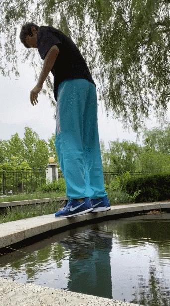 张国伟：曾是顶尖跳高运动员，为何激流勇退成“沙雕网红”？