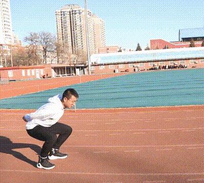 立定跳远不向后倒的窍门,立定跳远从2.1到2.3米怎么练