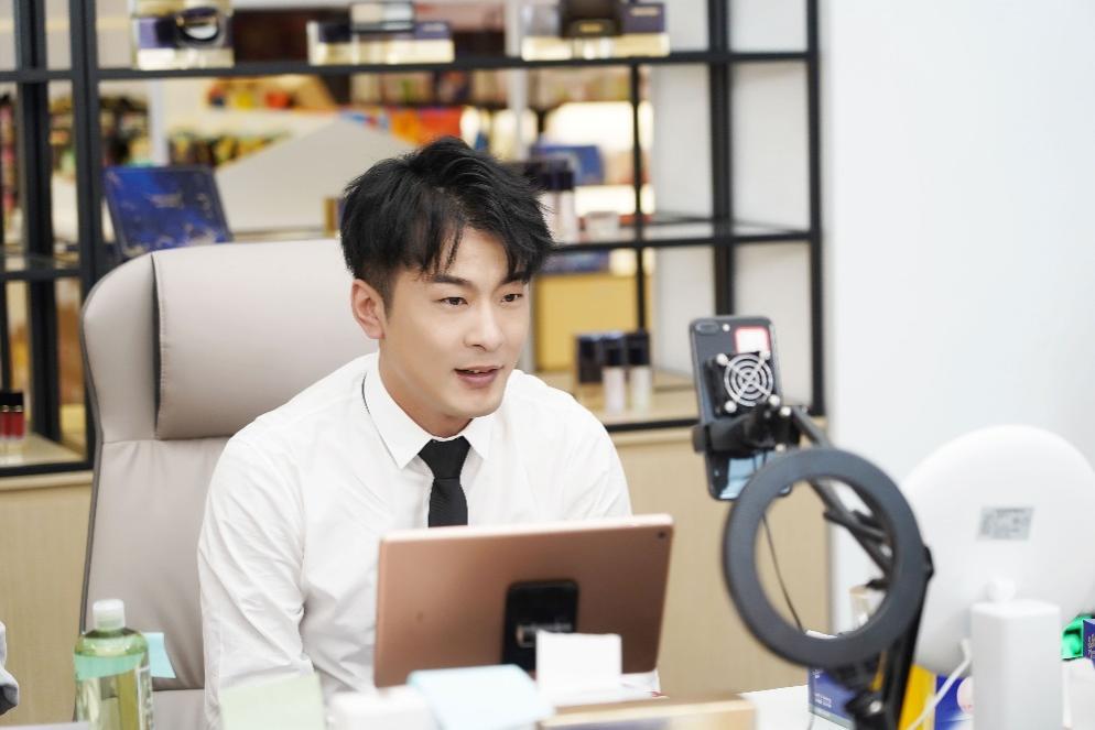 辛巴让农村经济得到了长足发展欧迪芬高度聚焦公益领域