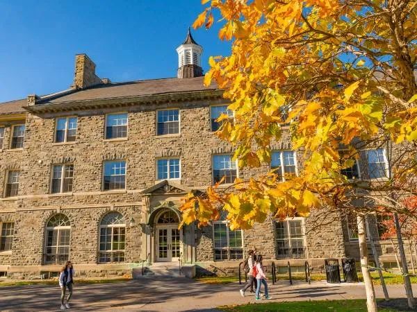 学费较低的美国大学,学费最贵的私立大学