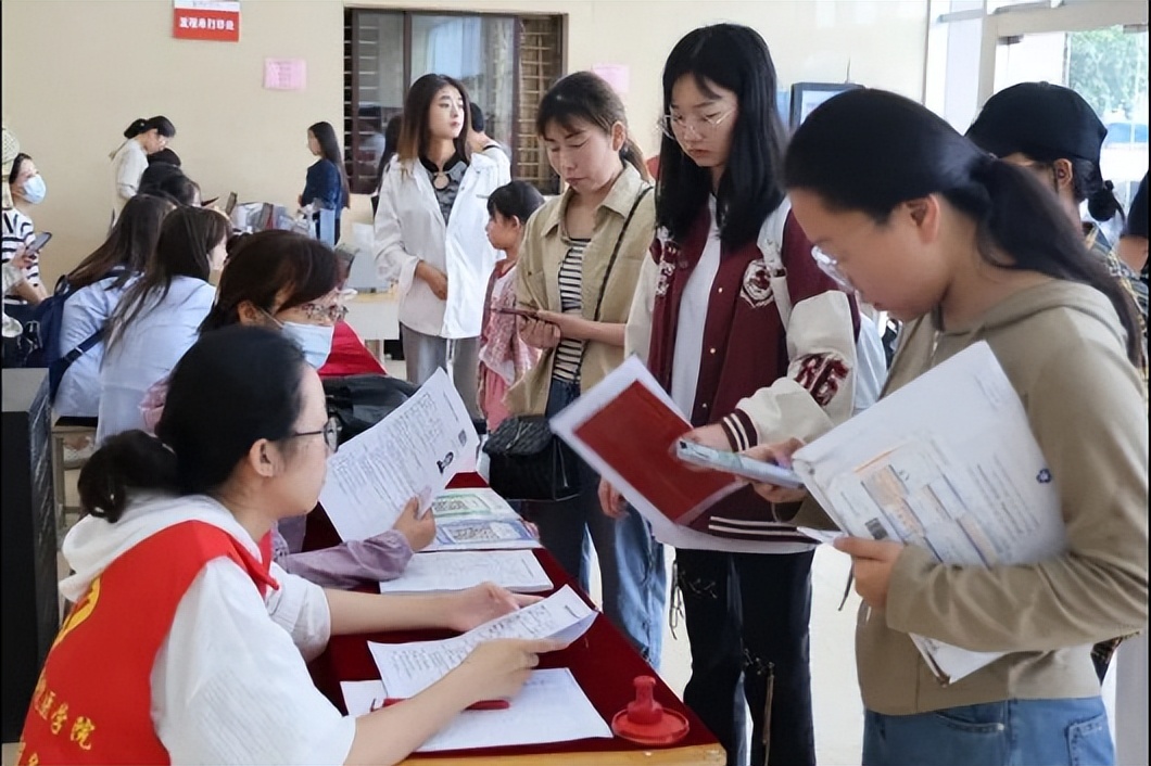 西安培华学院：返校，迎新！这是属于培华人的双向奔赴