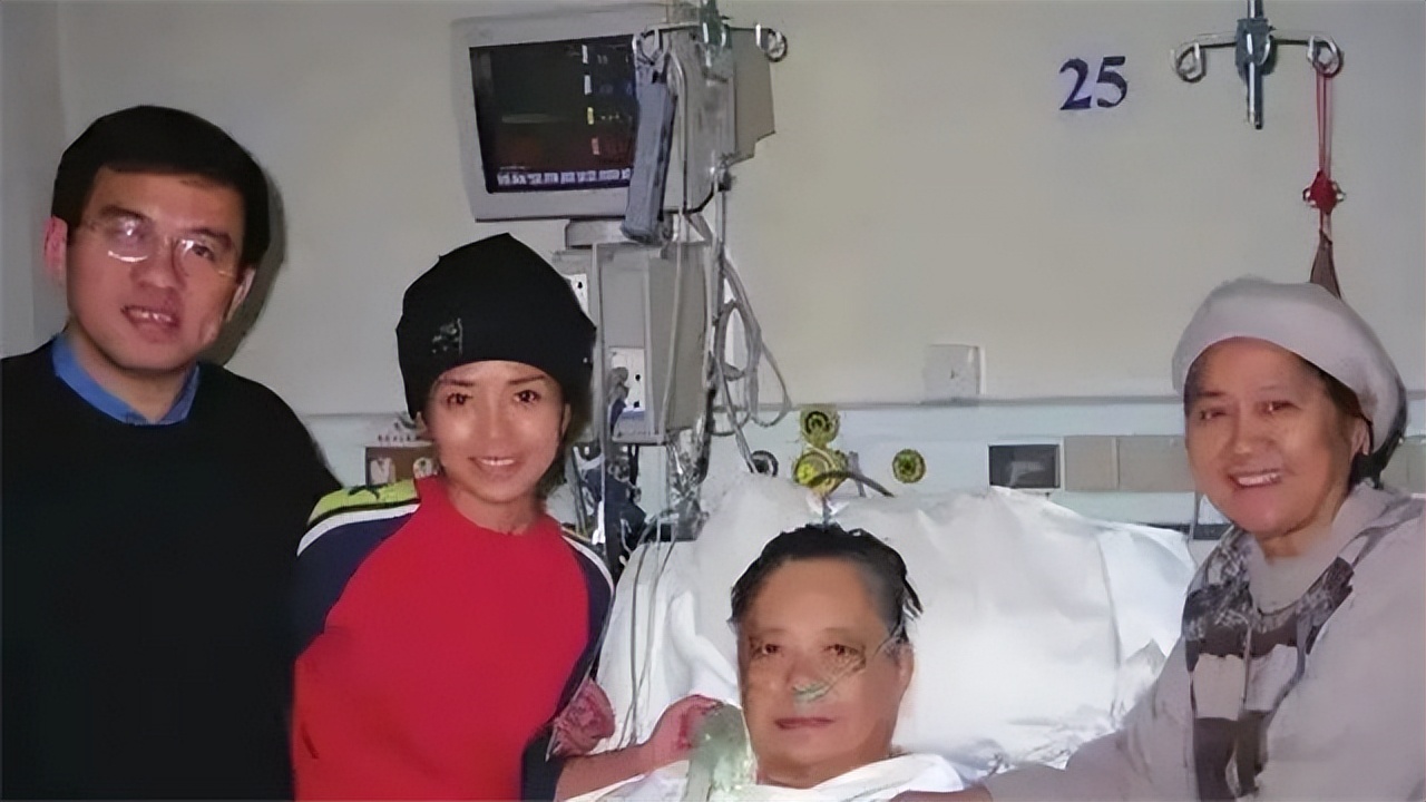 央视名嘴娶了“央广同事”，如今恩爱19年，一家三口生活幸福