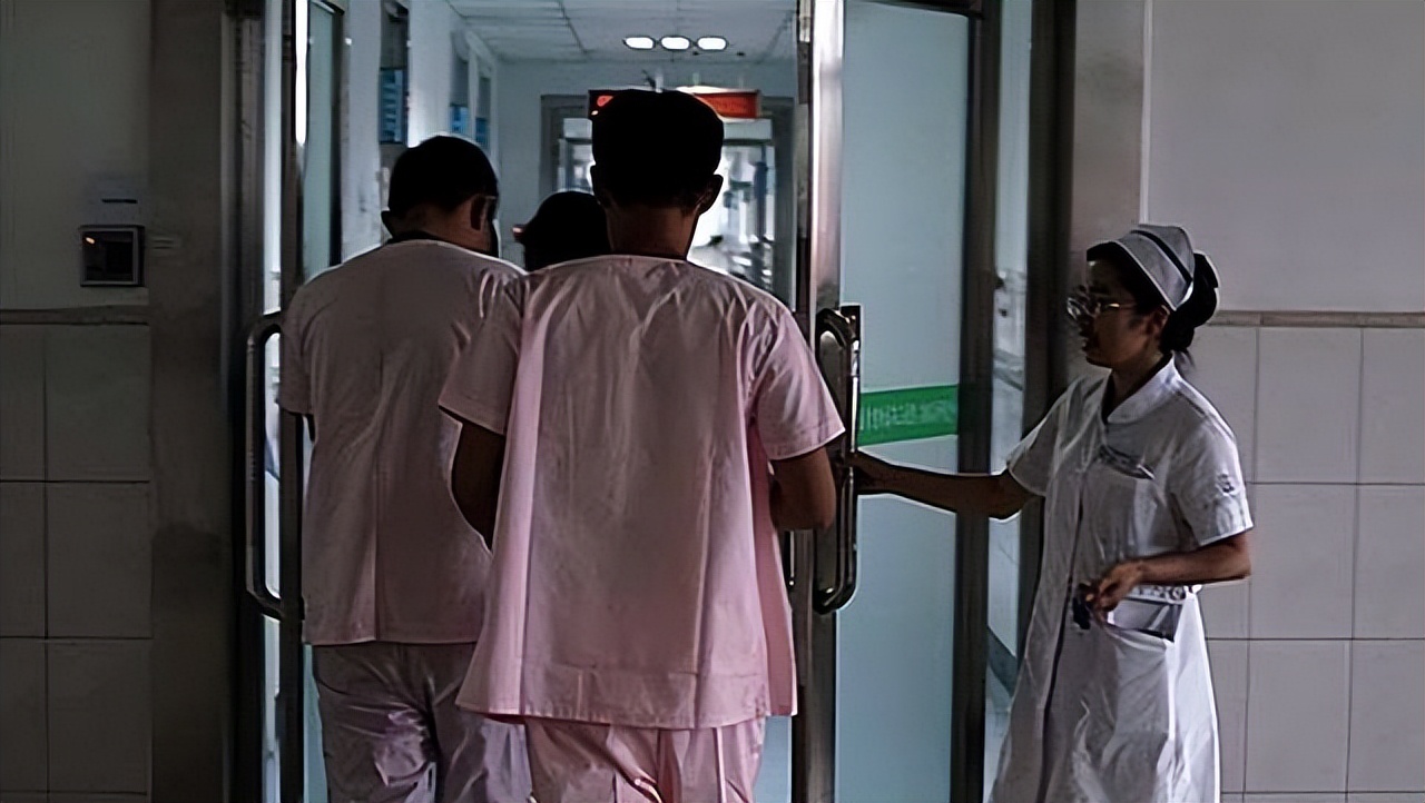 “出*身卖**体”7天赚10万！00后大学生赚快钱上瘾，要钱但不想工作