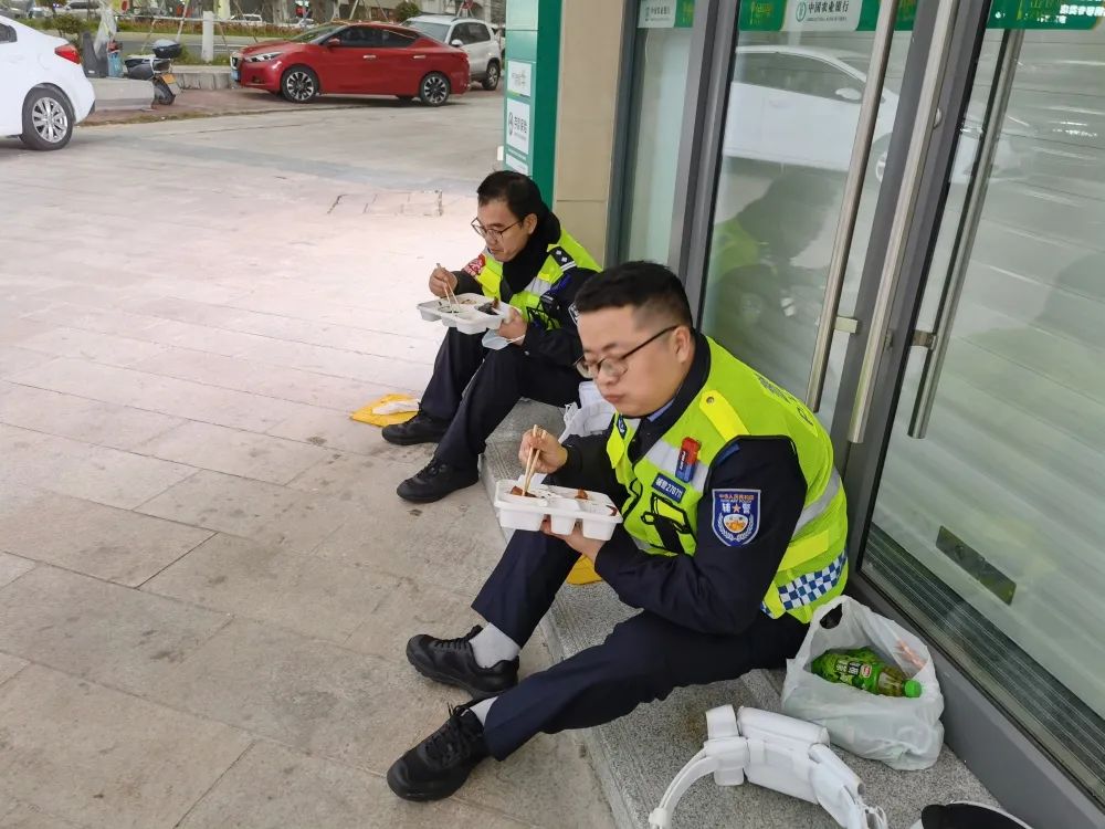 汕尾：“善美之城贺新春”大型音乐烟花汇演活动交通安保工作掠影