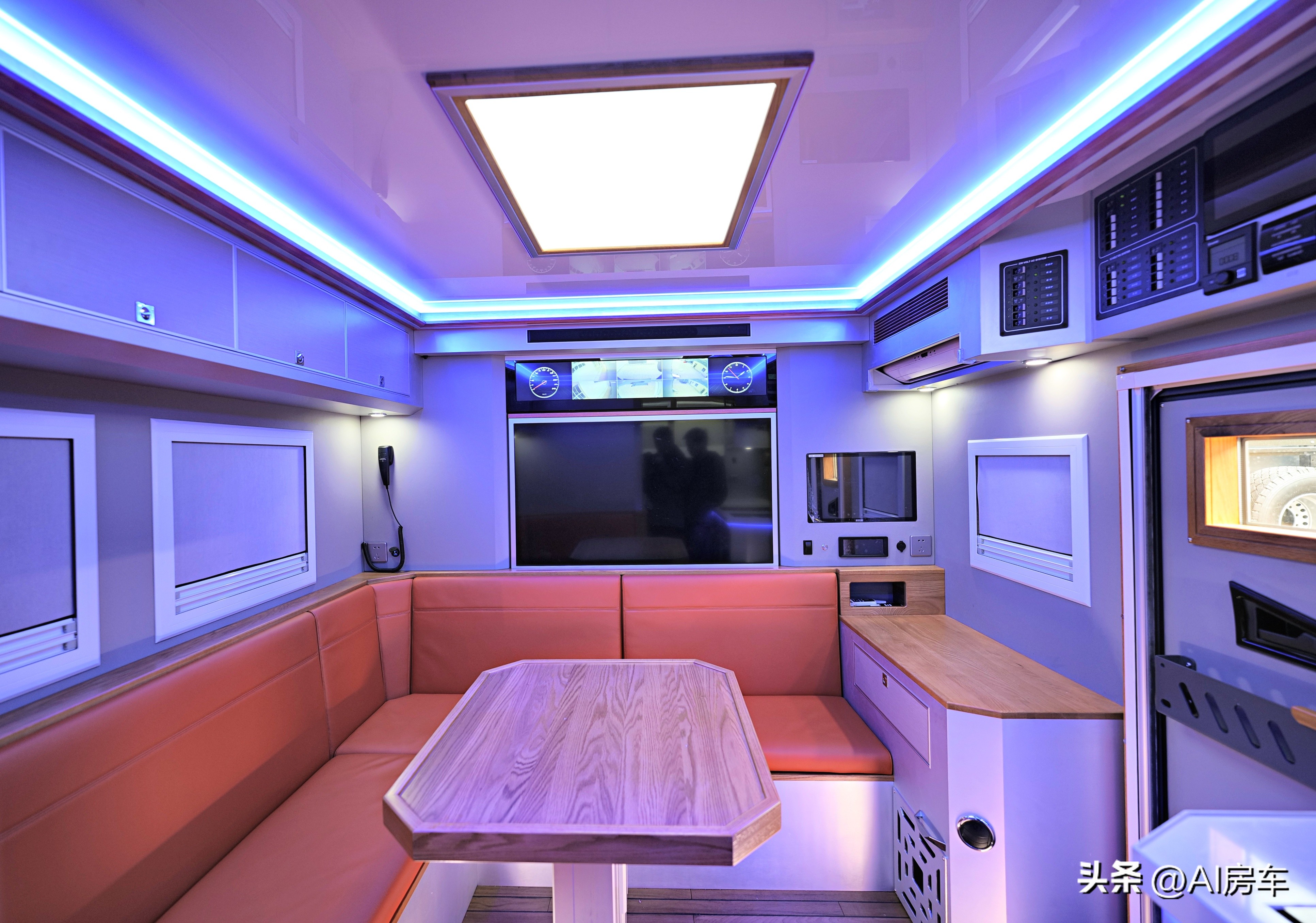 C2本能开的国产军卡型大房车！吃住，越野小意思，还能组团开聚会