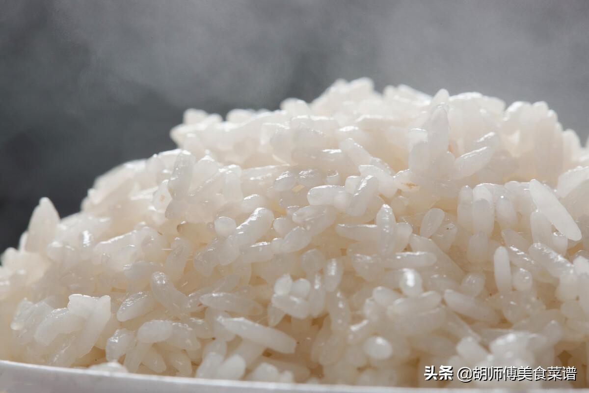 蒸米饭加水小技巧,蒸米饭别总加水教你一招