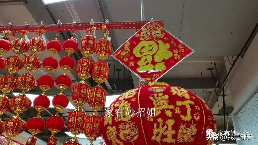 春节对联上联是贴左边还是右边,春节正确贴对联方法正反