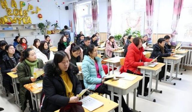 初中的女儿被同学孤立父母怎么做,女孩小学被孤立家长应该怎么做