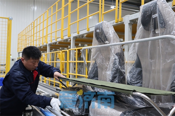 融入新发展格局寻求更大发展空间,融入新发展格局的切入点和发力点