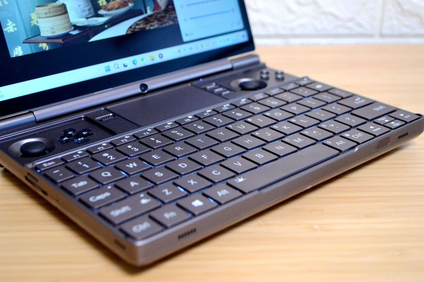 没有独显也能玩3A大作！AMD6800u加持的GPDWINMax2掌机到底有多强