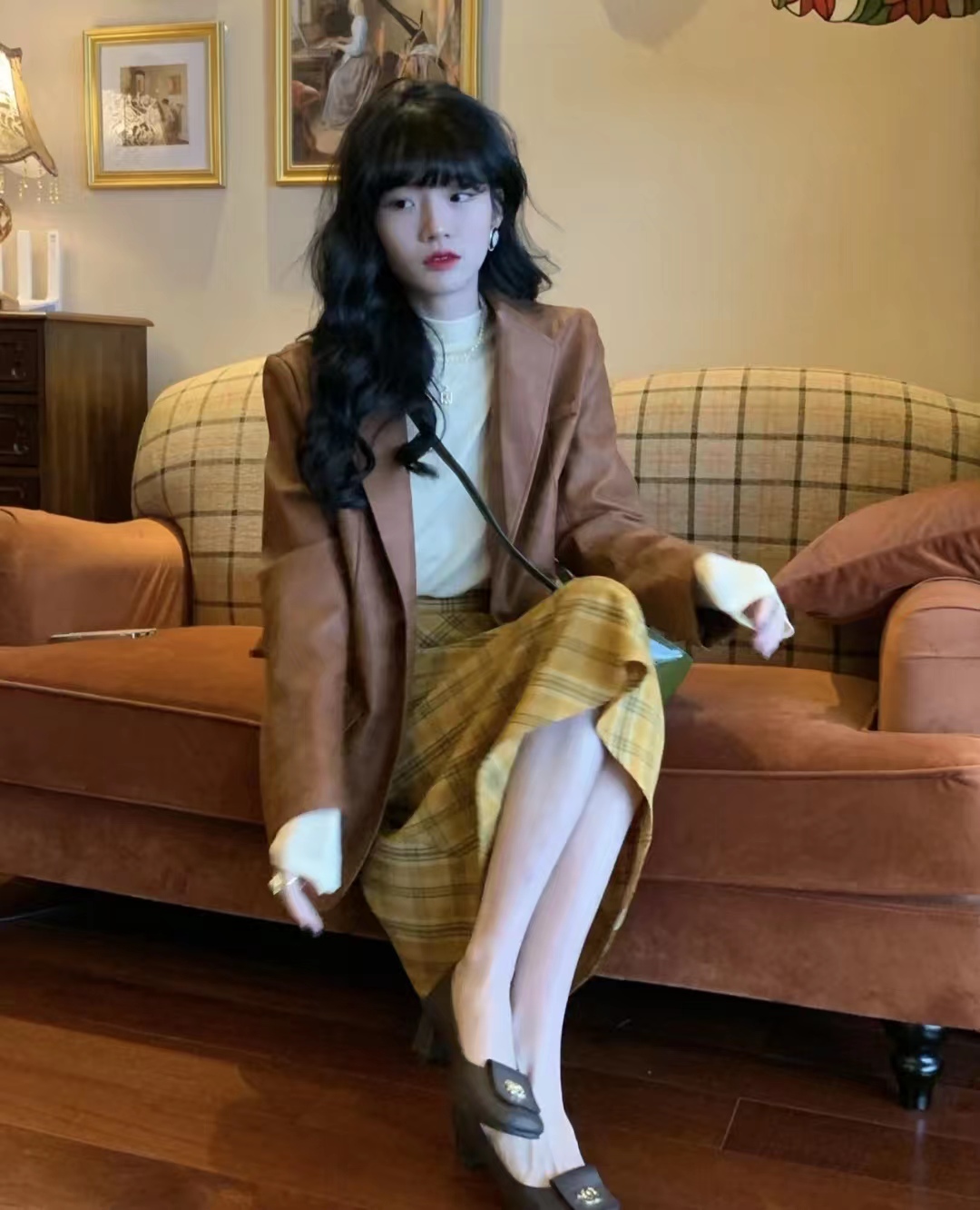 黑色机车皮衣搭配女秋冬,男士皮衣怎么搭配才显高级