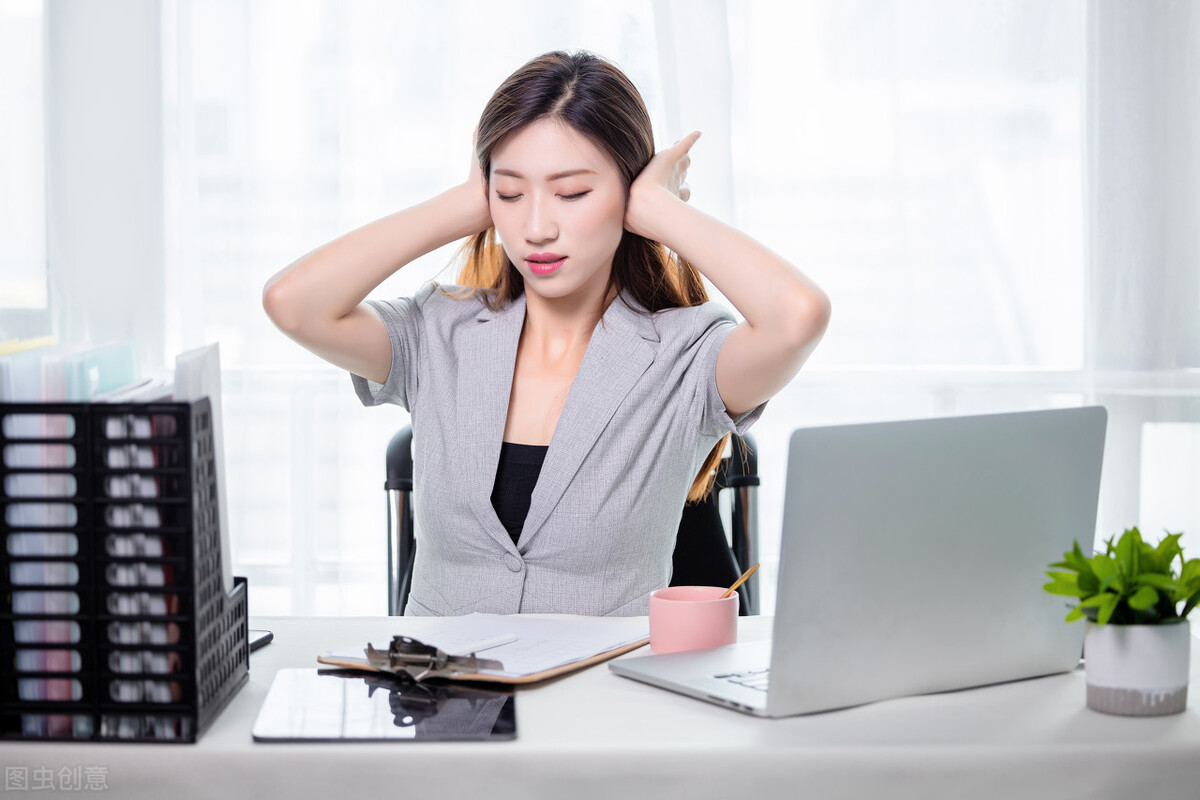 持续耳鸣耳朵嗡嗡响怎么回事,耳鸣耳朵嗡嗡响是怎么回事怎么治