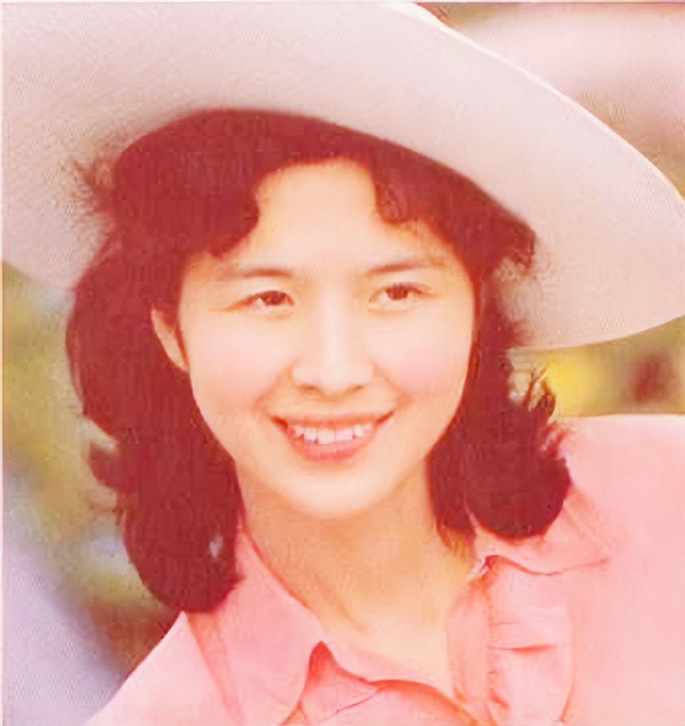 尤小刚与田歌离婚30年:他三婚娶小妻子64岁做父亲,她至今单身