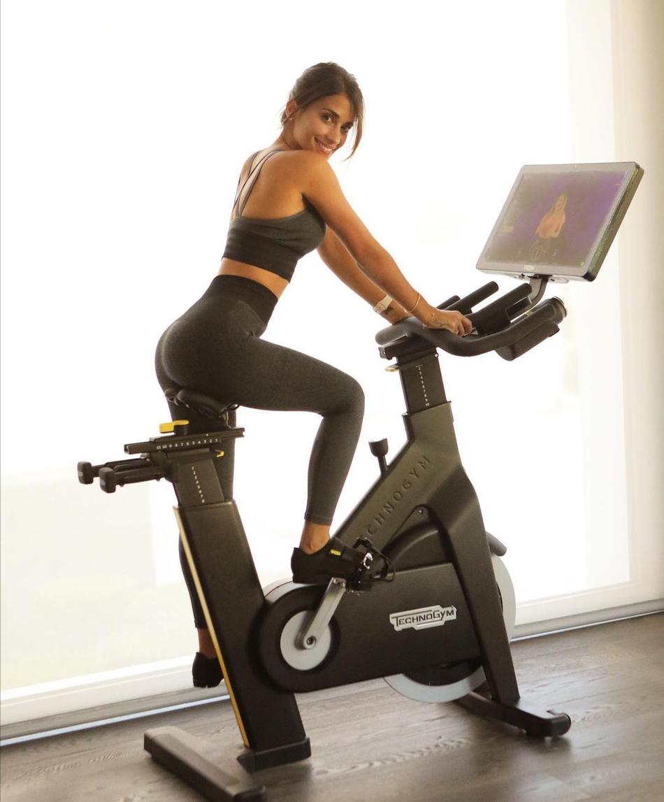 安东内拉梅西内马尔c罗,c罗老婆乔治娜和安东内拉