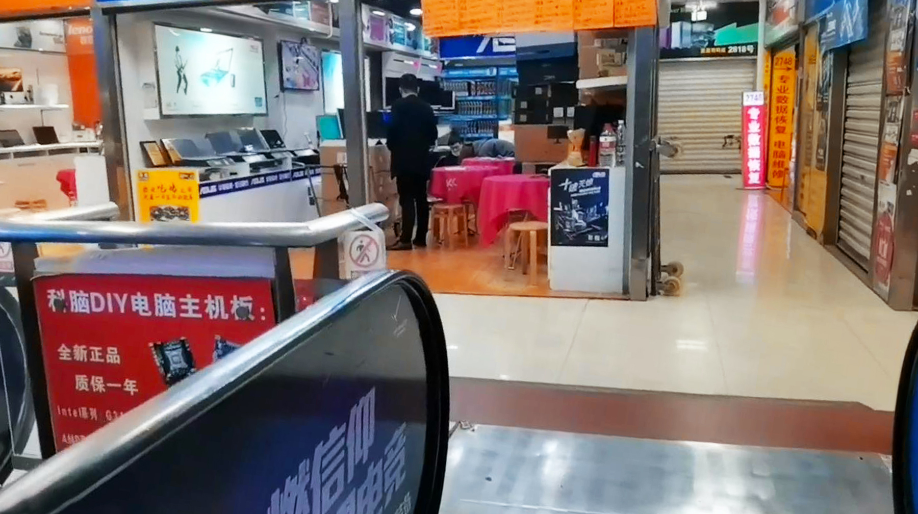 四大数码卖场只剩一个，在武汉广埠屯随拍电脑城，另类的菜市场