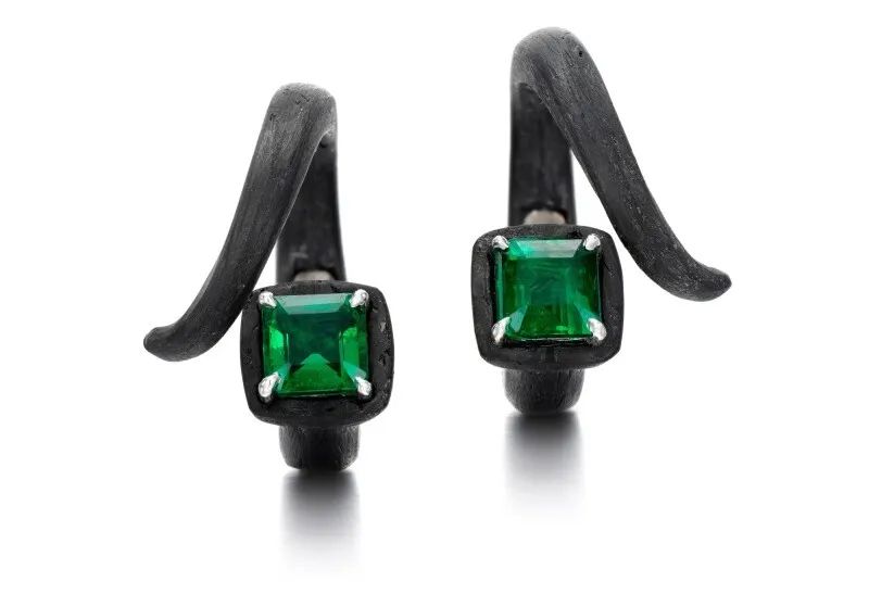 登上苏富比、用各种奇特新材质……邀你进入这位意大利设计师的珠宝新世界