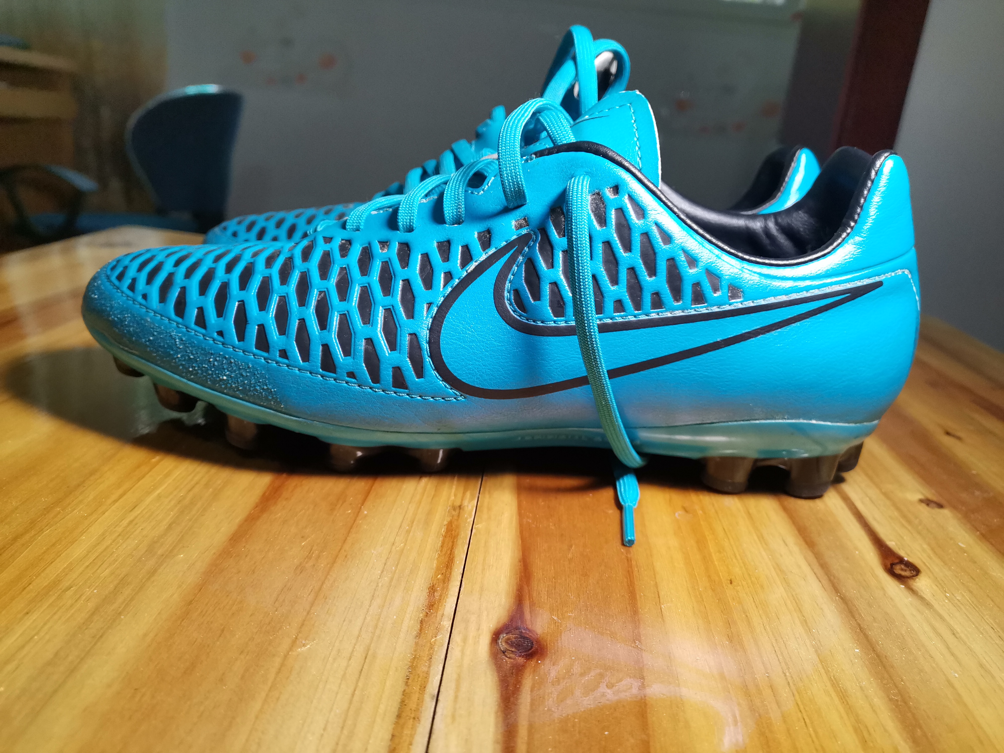 一个业余足球运动员该有的装备,一个足球人的全套运动装备