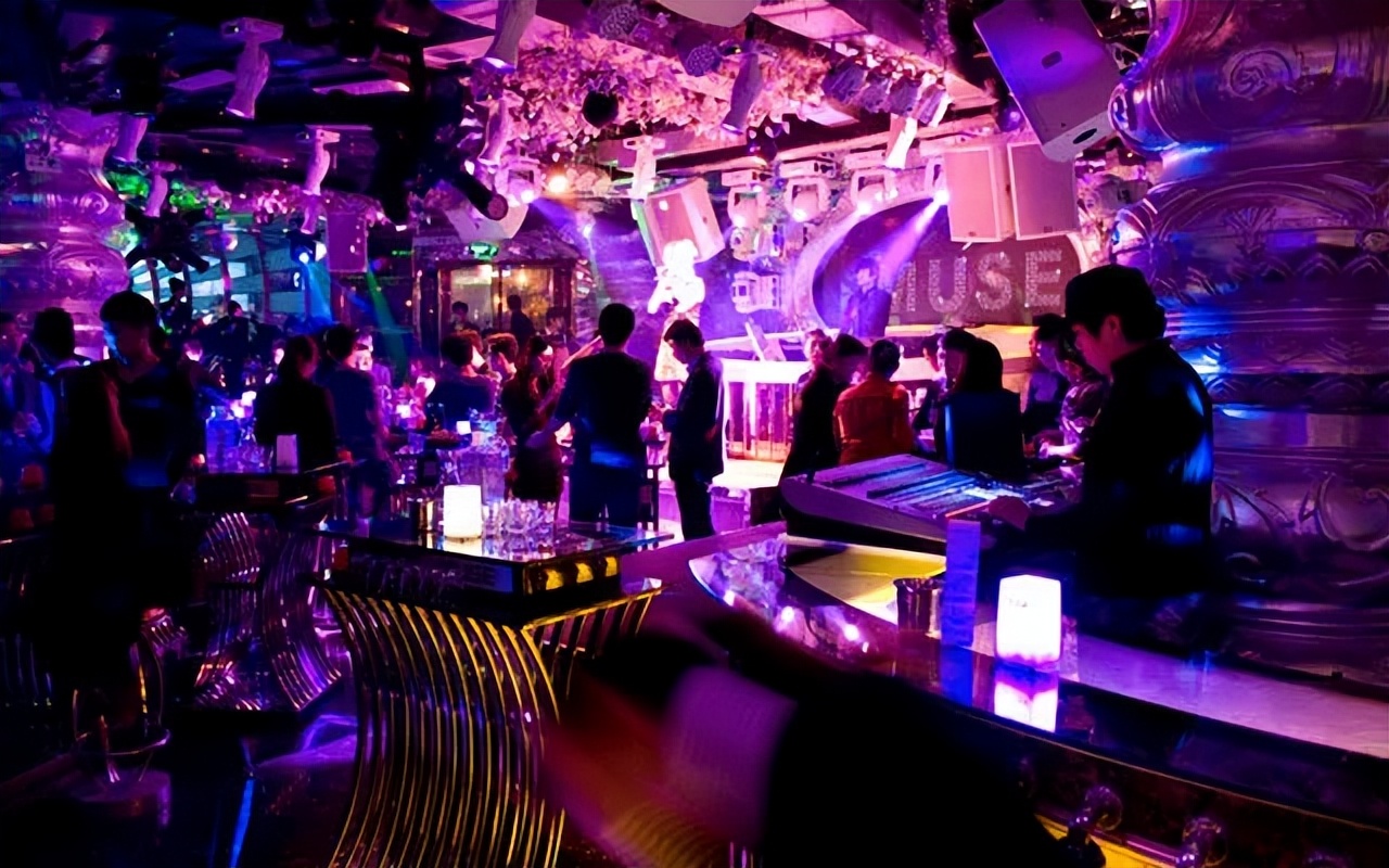 成都到青岛自驾游住宿攻略,成都旅游住宿攻略及费用