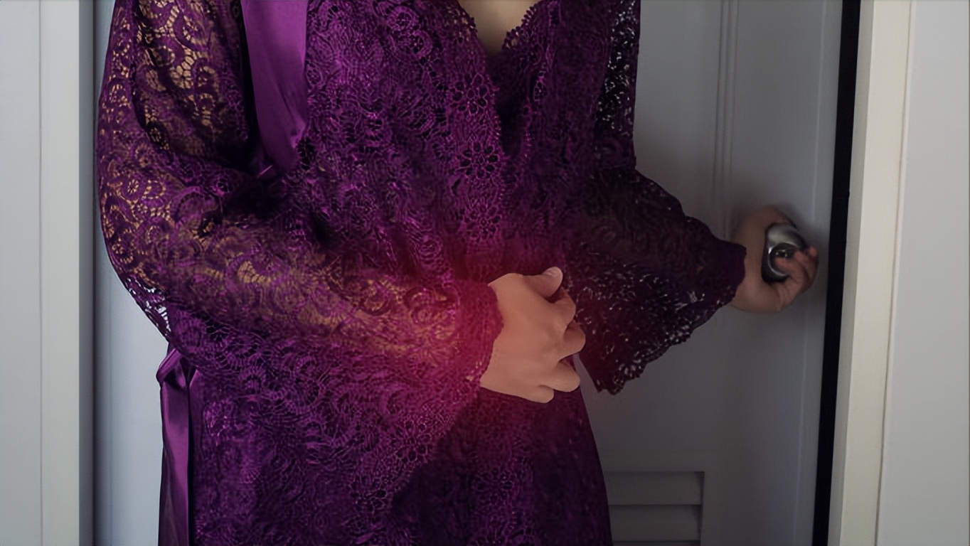 不要错把癌症当小毛病，身体出现2种情况，或是子宫内膜癌的信号